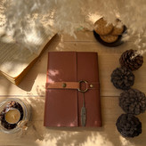 دفتردستساز چرمِ شرانگ قهوه ای عسلی کایرا