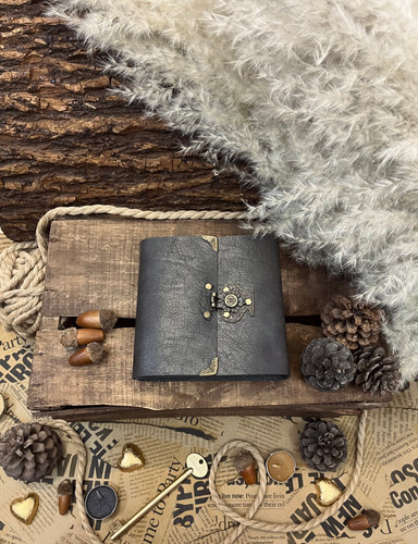 دفترچه چرم با چفت دکمه ای ۲۳۲ برگ